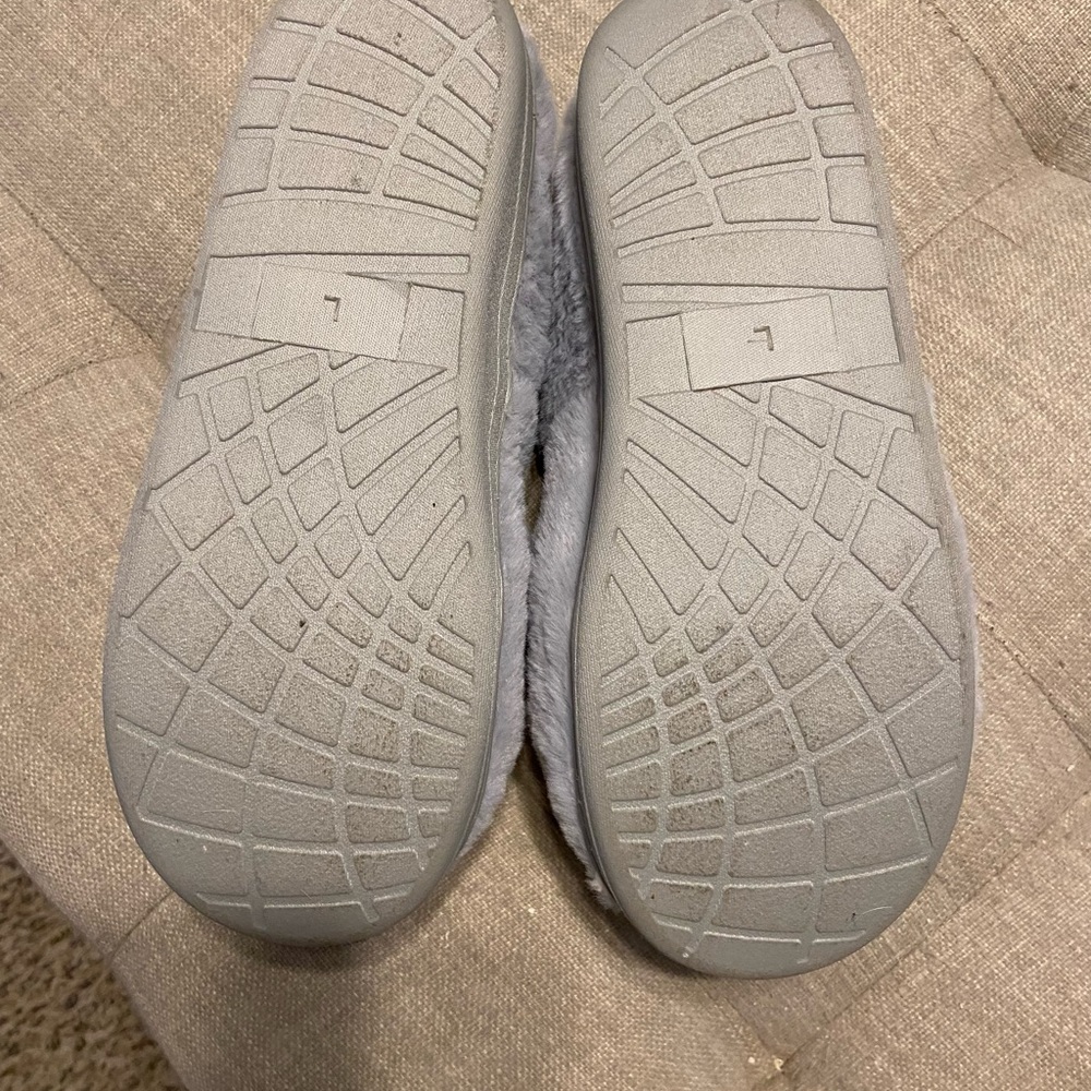Slippers - Picture 2 of 2